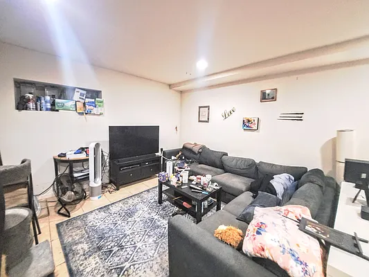 Rented by Friedman Mayer, LREB | media 17