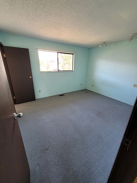 Surrey Apartment for rent - 3 Bedrooms — photo 8
