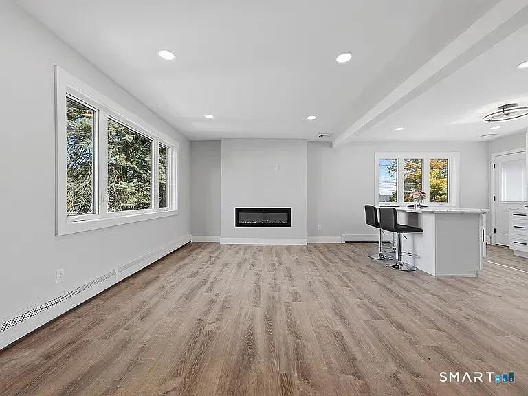 2 bed, 1.5 bath, 1208 sqft, $3,900 — Photo 4