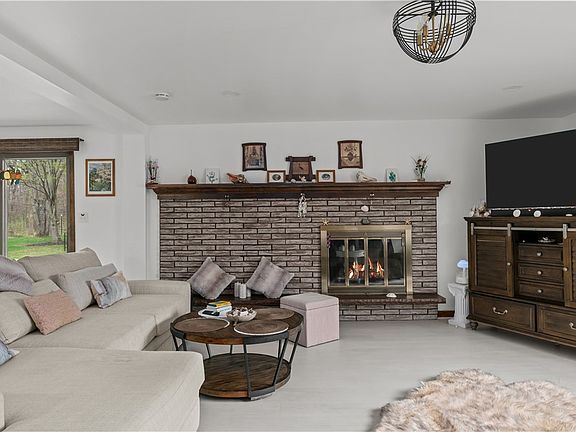 3rd image of 5291 Chestnut Ridge Rd APT D