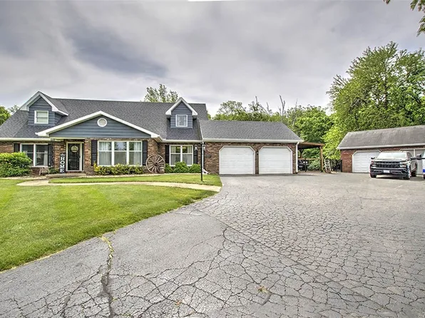 67 S Shores Dr, Decatur, IL 62521