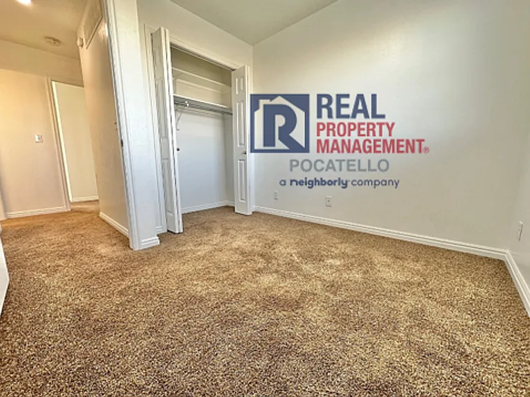 1596 Dustin Cir #C — Photo 9