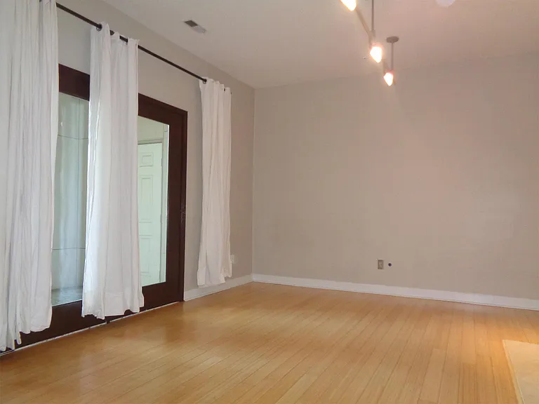 252 E Davie St #1 — Photo 8