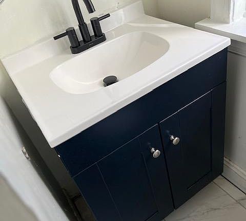 4th image of 3245 N Hope St