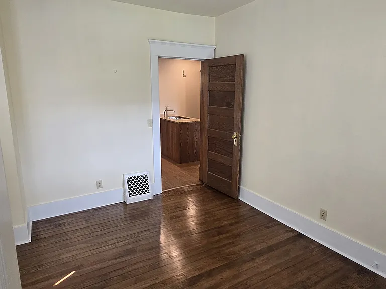 1305 W Jefferson Blvd #UPPER — Photo 8
