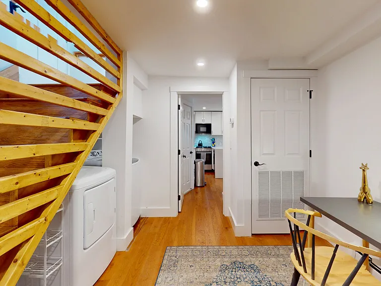 36 Montgomery St — Photo 10