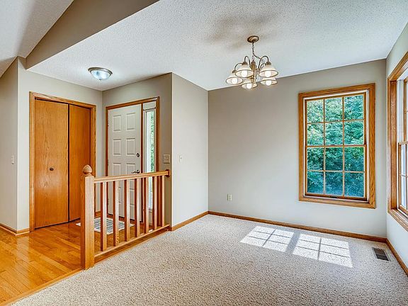 3rd image of 15042 Windemere Ln