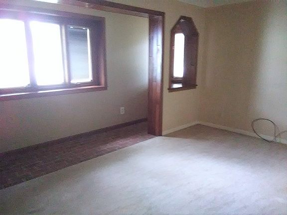4th image of 220 W Oak St #A