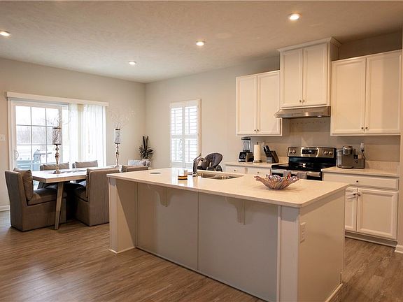 5th image of 100 Red Pine Dr