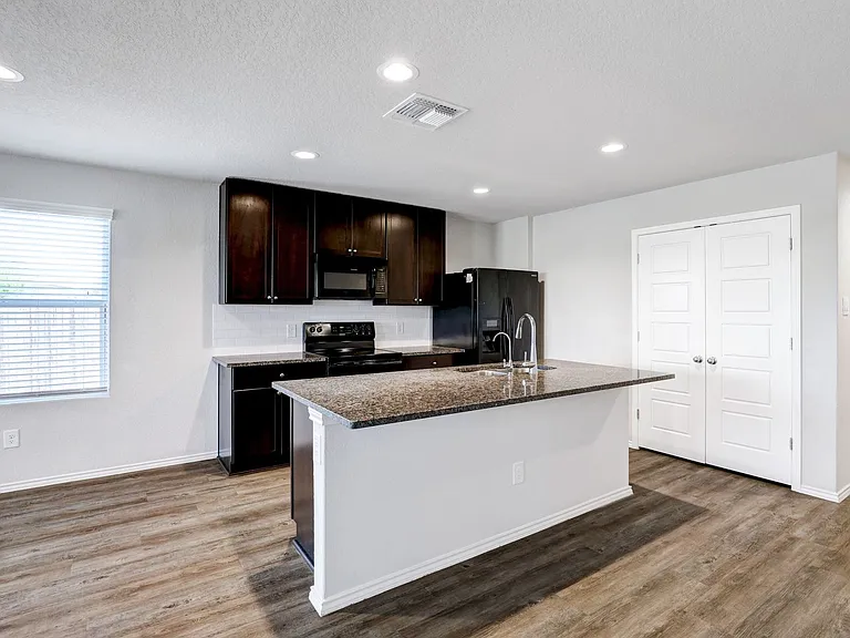 6023 Macdona Rdg — Photo 7
