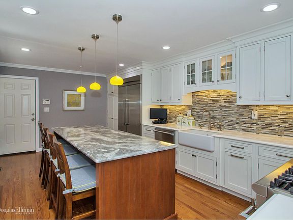 2nd image of 33 Hunt Ct