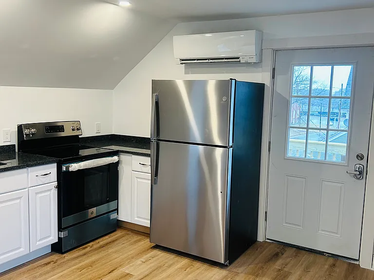 334 Brunswick St #B — Photo 2