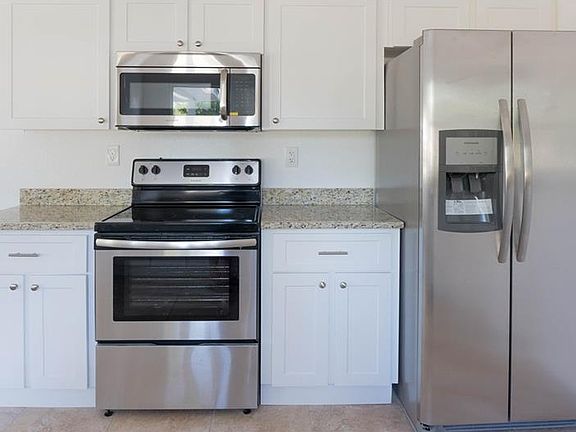 5th image of 806 E Orchid Ave