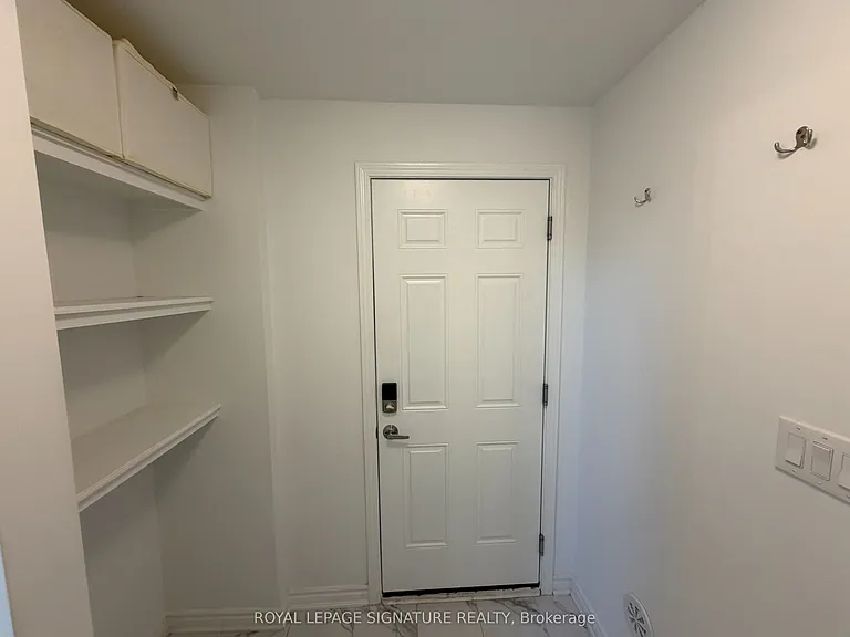 1392 William Halton Pkwy W — Photo 10