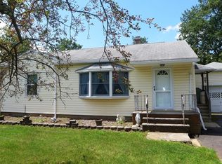 6 Johnson Pl, Oak Ridge, NJ 07438