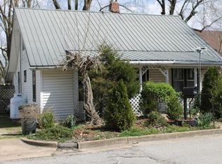 112 N Britain Ave, Mountain Grove, MO 65711