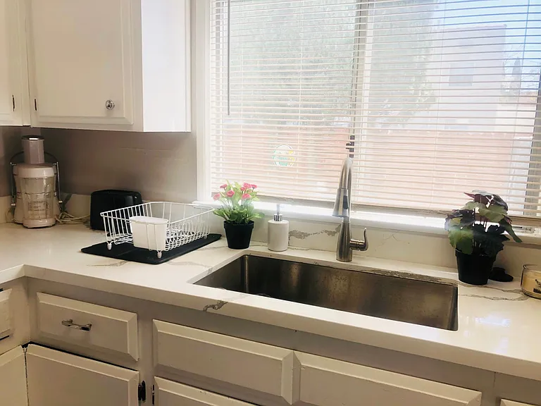 6056 Fountain Ave — Photo 8