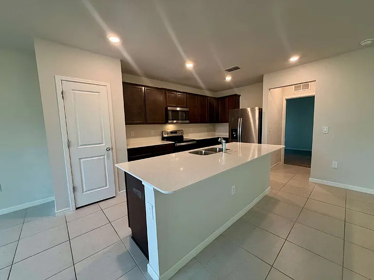 Property Image 100
