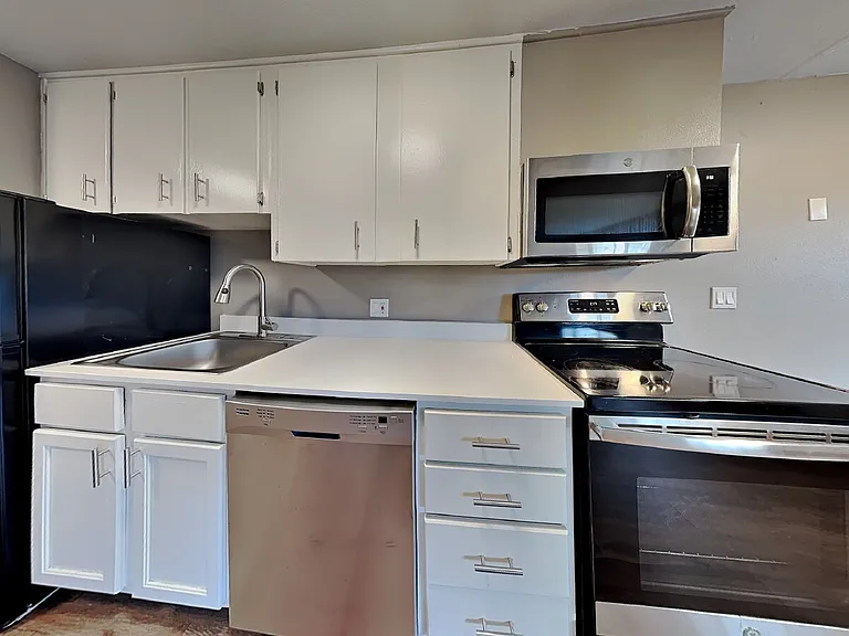 102 Summit Ave N #10 — Photo 18