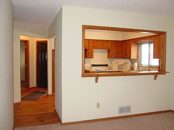 Pass thru to Kitchen