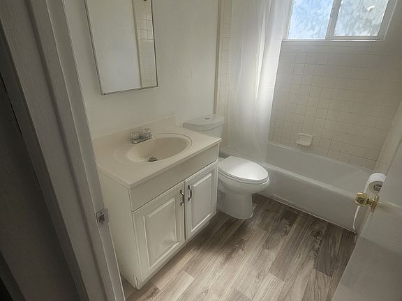 2nd image of 2109 Bush Ave Unit A