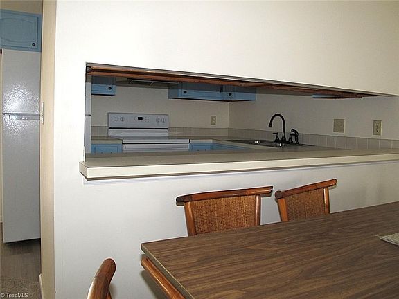 5th image of 2461 Tantelon Pl
