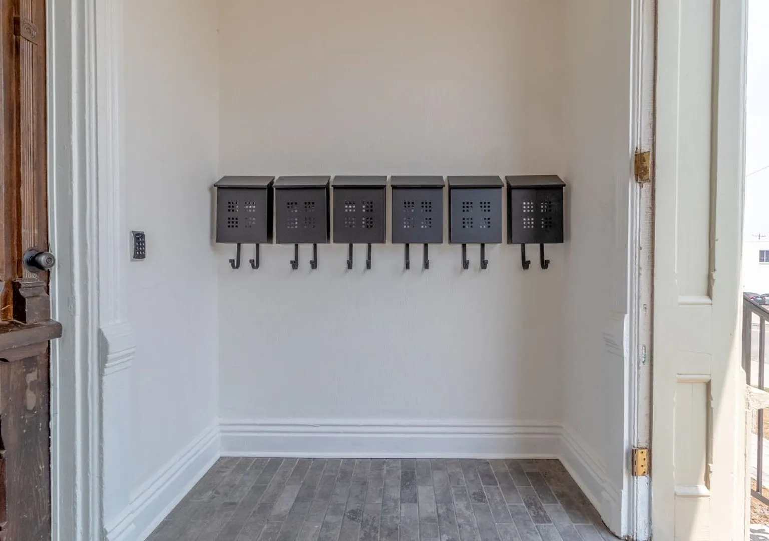 305 Main St — Photo 4