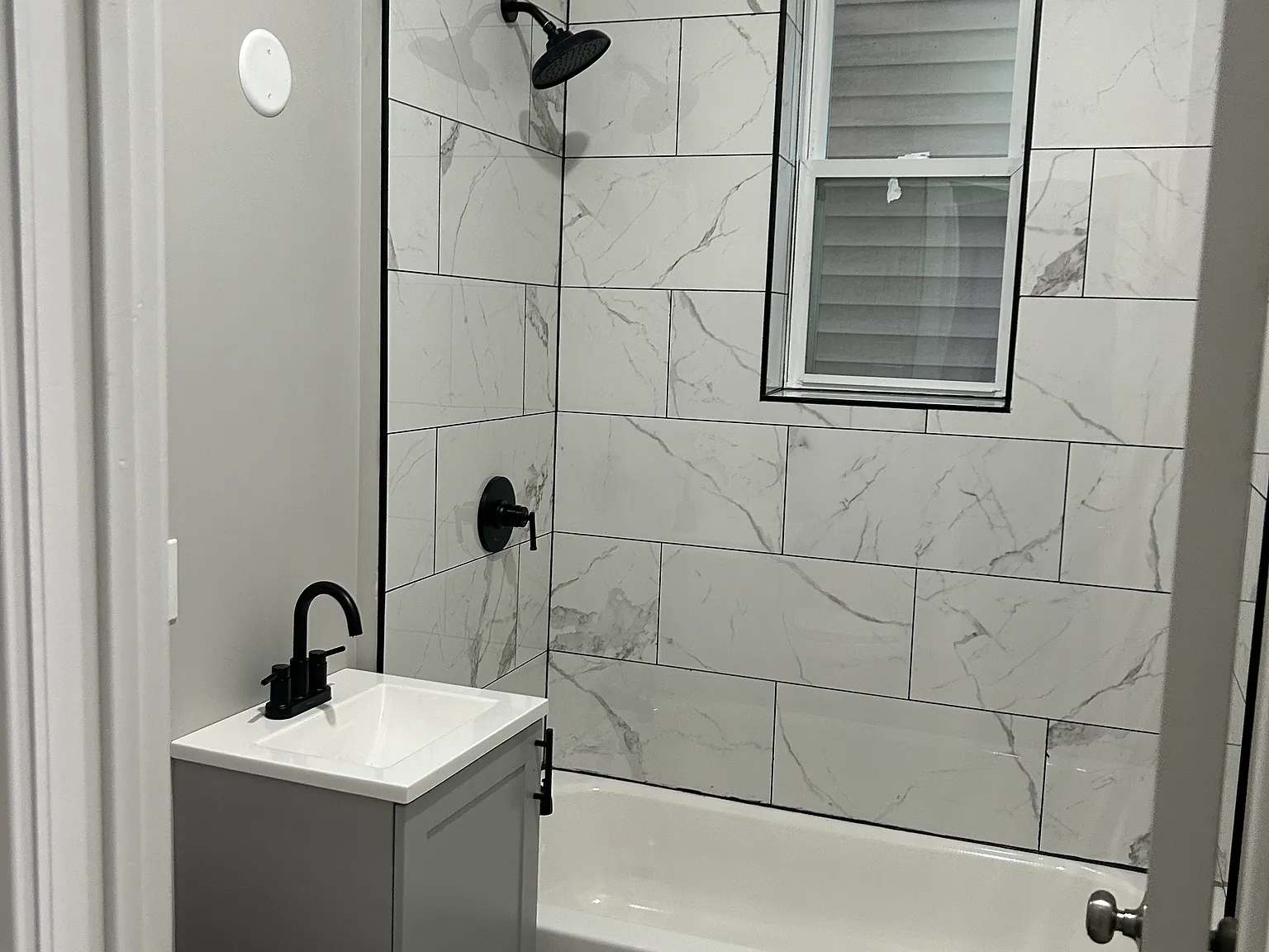 3 bed, 990 sqft, $1,800 — Photo 3