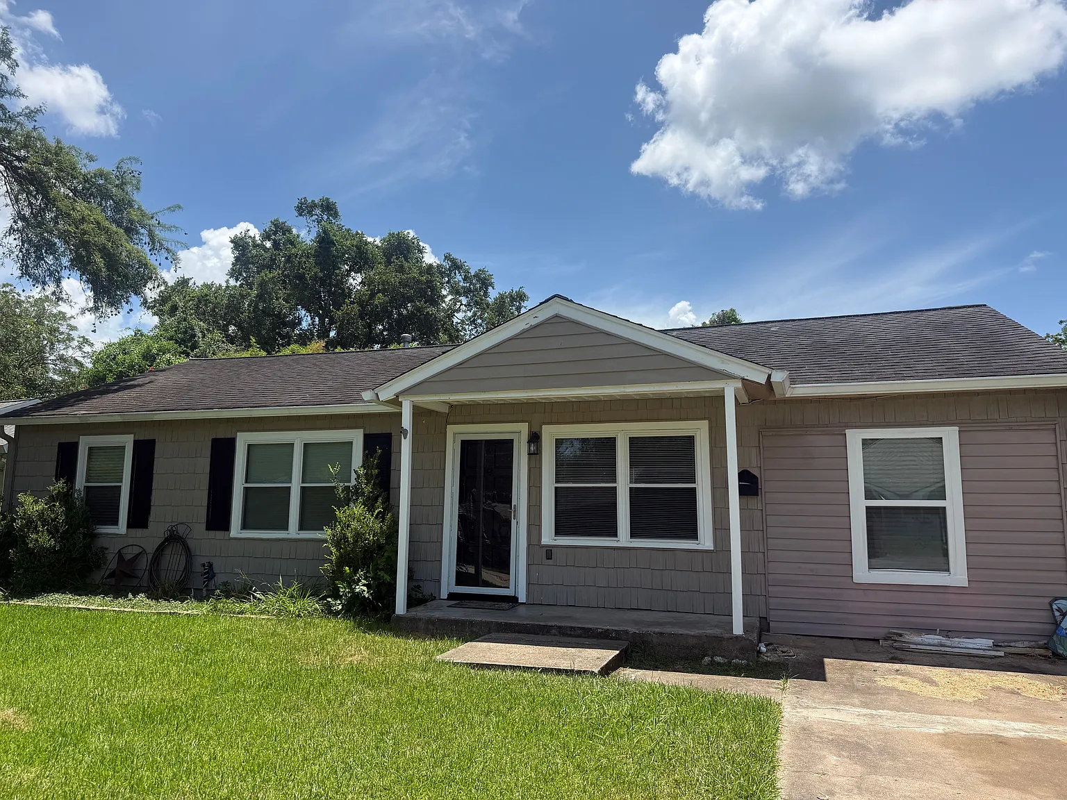 3 bed, 2.0 bath, 1200 sqft, $1,650 — Photo 1