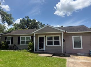 220 Laurel St, Lake Jackson, TX 77566