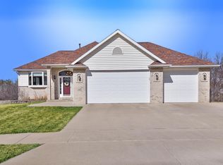 1309 Lone Pine Dr SW, Rochester, MN 55902