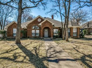 2208 Sand Creek Ct, Arlington, TX 76006