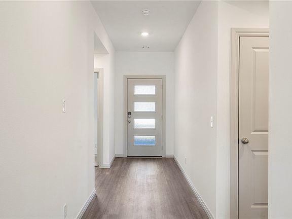 2nd image of 606 W Dusty Ln