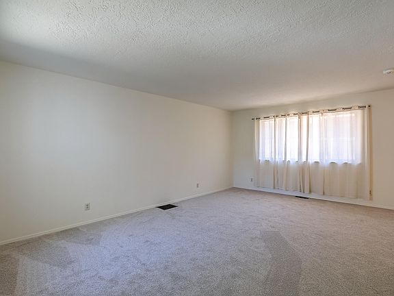 5th image of 3208 Reina Dr NE