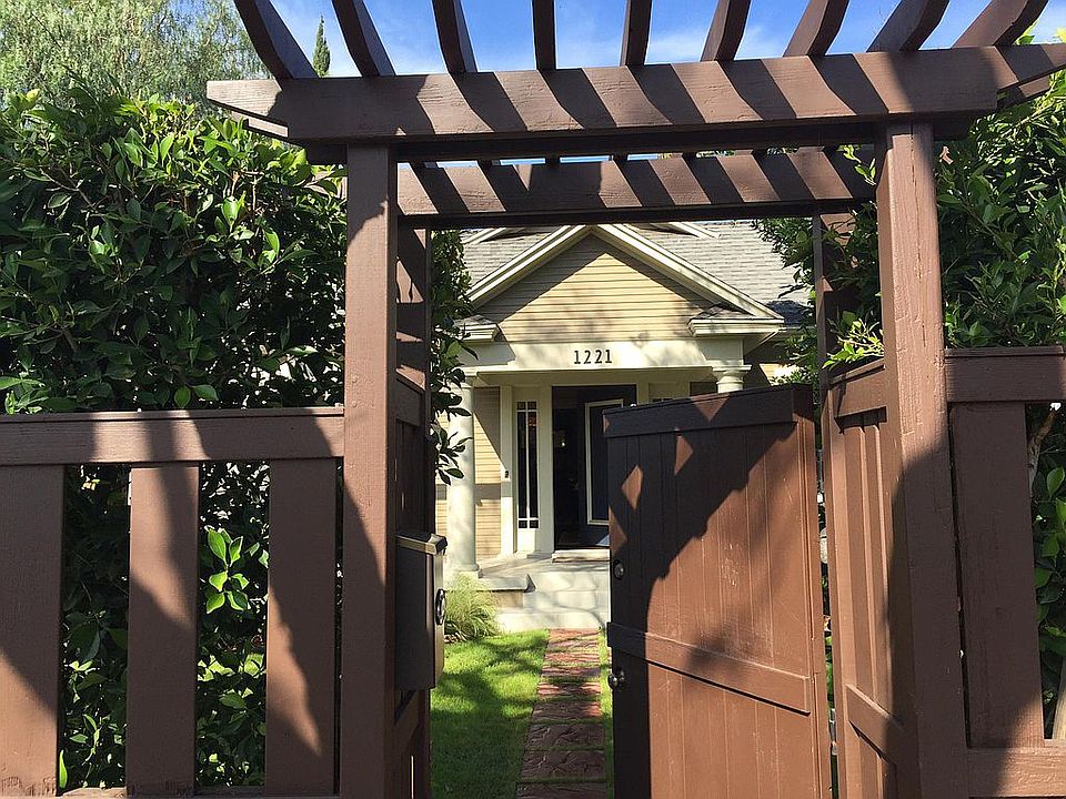 1st image of 1221 N Poinsettia Pl