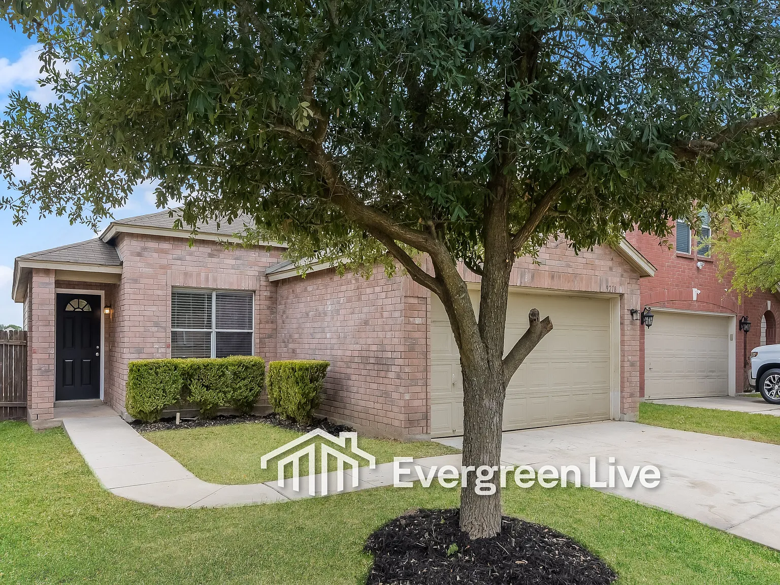3 bed, 2.0 bath, 1235 sqft, $1,245 — Photo 2