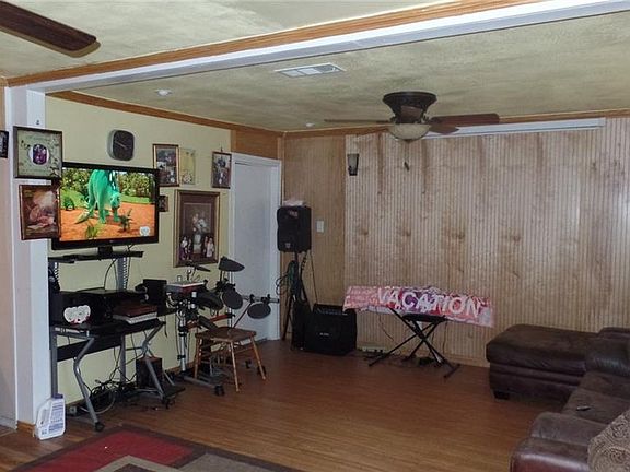 5th image of 205 Carmen Dr