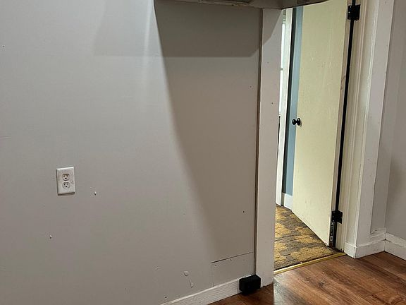 2nd image of 2226 W Poplar St