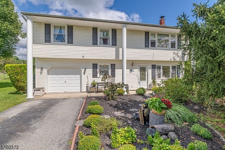 1st image of 5 Carol Dr