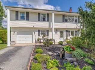 5 Carol Dr, Glenwood, NJ 07418