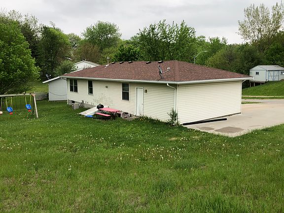 3rd image of 160 Glenbrook Dr