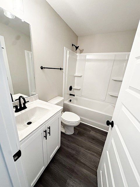 1st image of 890B Cumberland Dr