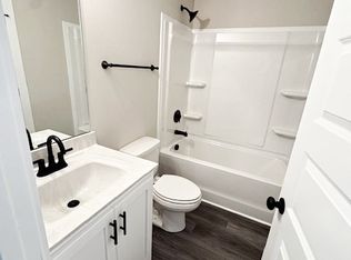 890B Cumberland Dr, Clarksville, TN 37040
