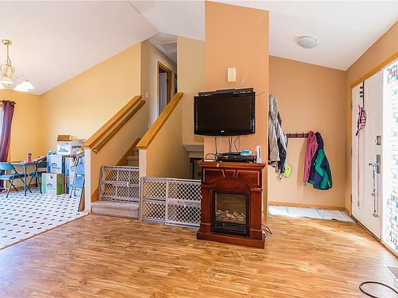2nd image of 315 Oak St