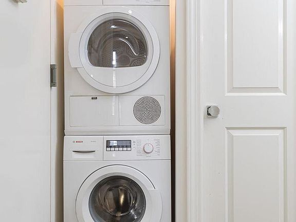 3rd image of 412 W 36th St APT 1R