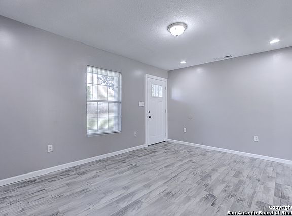 3rd image of 7606 Glen Mdw