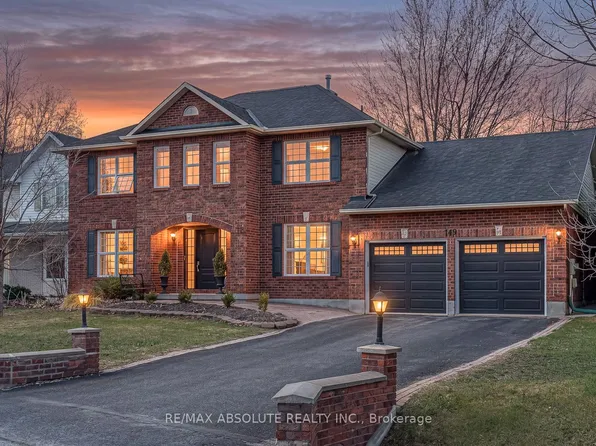149 Lanigan Cres, Ottawa, ON K2S 1G9