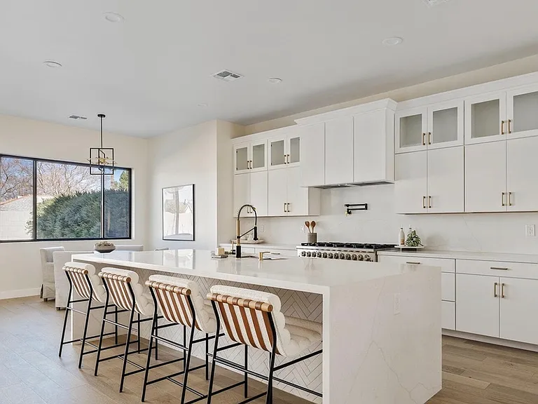 3622 E Clarendon Ave — Photo 10