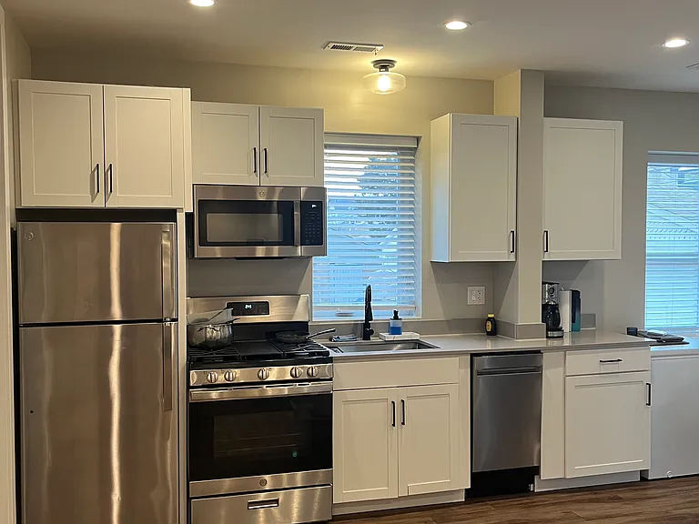 5644 W Sunnyside Ave #1R — Photo 5