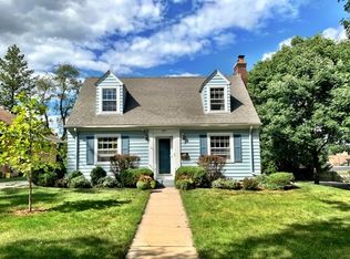 301 Sunset Ave, Aurora, IL 60506